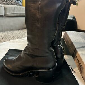 Handcrafted by skilled artisans. Made in Italy. Made to last